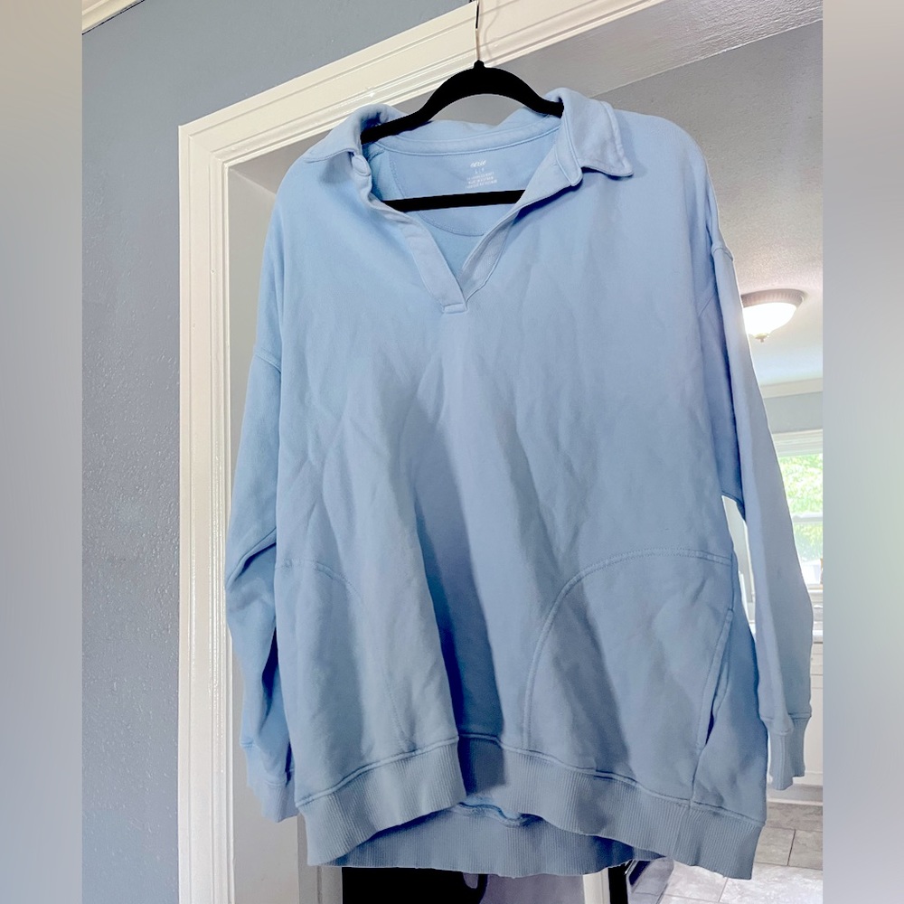 Oversized blue sweatshirt with pockets!